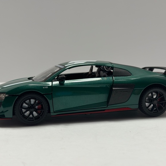 1/24 AUDI R8 V10 PLUS Supercar Metal Diecast Alloy HEADLIGHT AND REAR Green - Picture 3 of 9